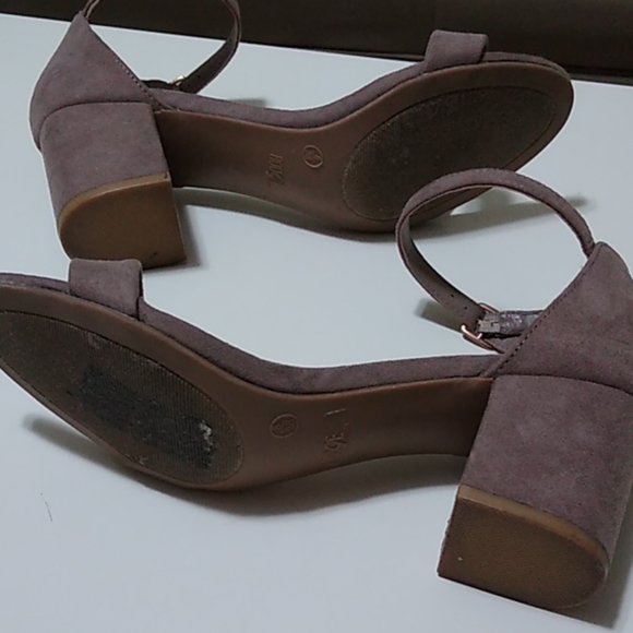 Pre-owned tan sandals in excellent condition - Picture 5 of 8